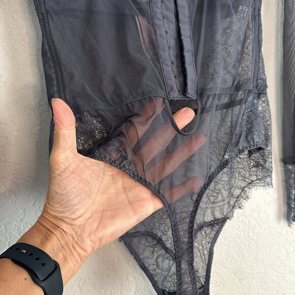 Victoria’s Secret Gray Chantilly Lace Open Back Bodysuit Thong Indie Boho Grunge - Picture 7 of 10